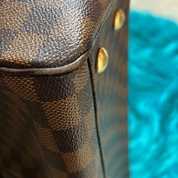 EUC almost new Trevi PM Damier Ebene Shoulder bag. - Picture 13 of 17